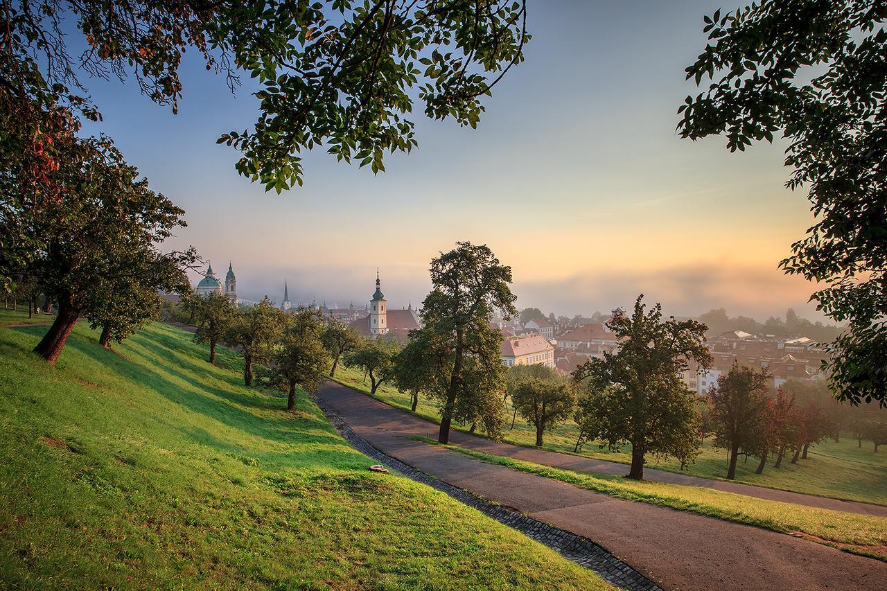 Prague Days - Luxurious Apartments Lesser Town Экстерьер фото